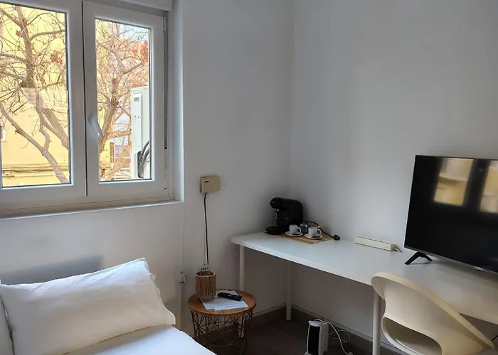 Agui House Privatunterkunft *